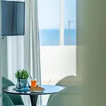 Mediterranea - Seaview, Pool & Garden Daire