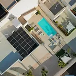 Daire Mediterranea - Seaview, Pool & Garden