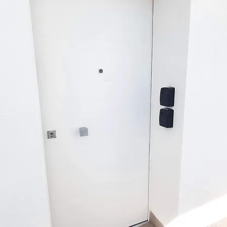 Mediterranea - Seaview, Pool & Garden Apartment Bari