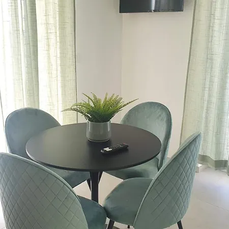 Mediterranea - Seaview, Pool & Garden Apartment *