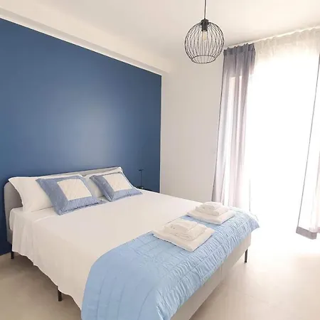 Mediterranea - Seaview, Pool & Garden Apartment Bari