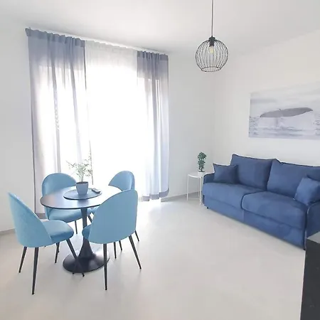 Mediterranea - Seaview, Pool & Garden Apartment