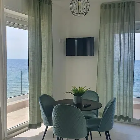 Apartment Mediterranea - Seaview, Pool & Garden