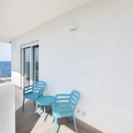 Mediterranea - Seaview, Pool & Garden Apartment