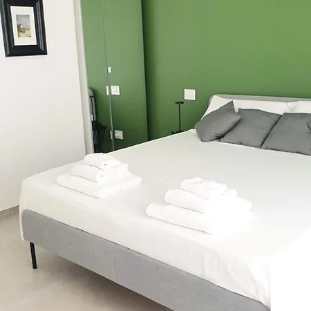 Mediterranea - Seaview, Pool & Garden Apartment Bari