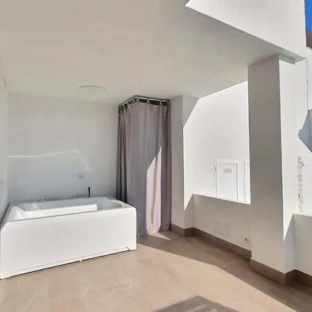 Mediterranea - Seaview, Pool & Garden Bari