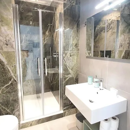 Mediterranea - Seaview, Pool & Garden Apartment Bari