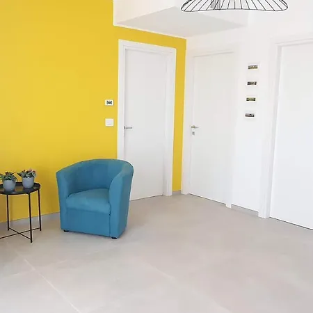 Mediterranea - Seaview, Pool & Garden Apartment