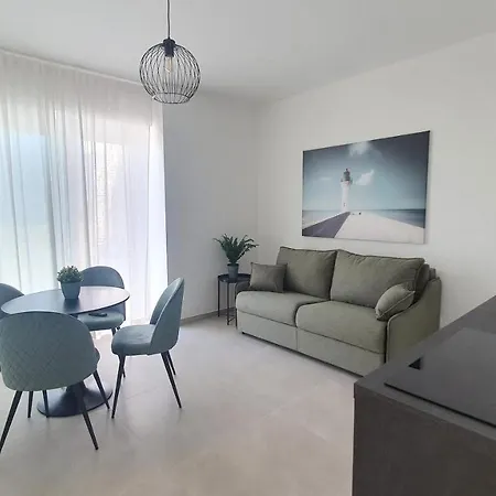 Apartment Mediterranea - Seaview, Pool & Garden Bari
