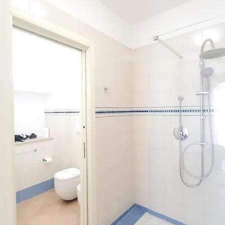 Mediterranea - Seaview, Pool & Garden Apartment *