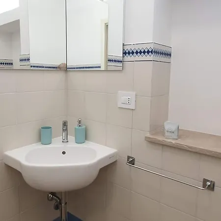 Apartment Mediterranea - Seaview, Pool & Garden