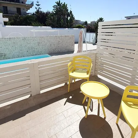 Mediterranea - Seaview, Pool & Garden Apartment Bari