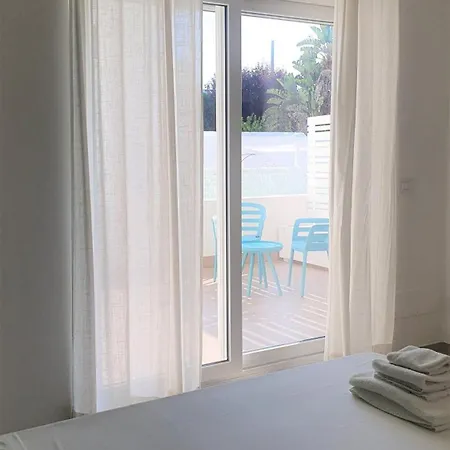 Mediterranea - Seaview, Pool & Garden Apartment *