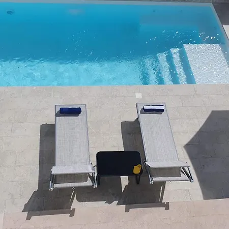 Apartment Mediterranea - Seaview, Pool & Garden Bari