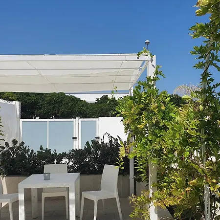 Mediterranea - Seaview, Pool & Garden Apartment *