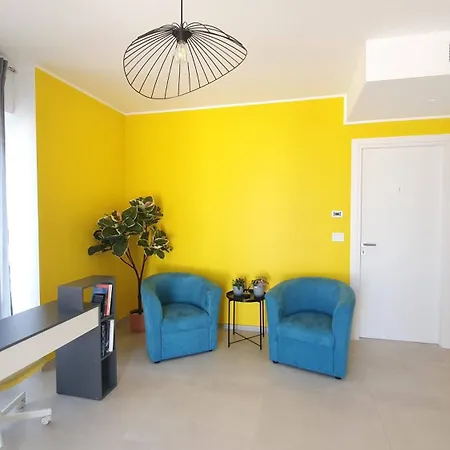 Mediterranea - Seaview, Pool & Garden Apartment Bari