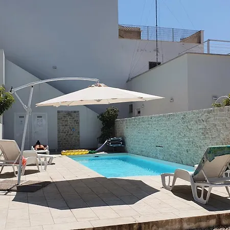 Mediterranea - Seaview, Pool & Garden Apartment