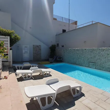 Mediterranea - Seaview, Pool & Garden Apartment *