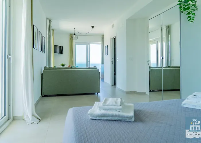 Mediterranea - Seaview, Pool & Garden Appartamento Bari