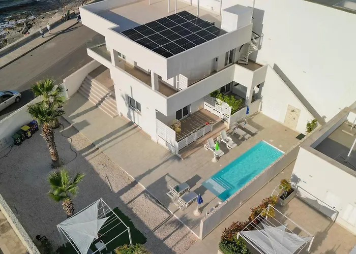 Appartamento Mediterranea - Seaview, Pool & Garden